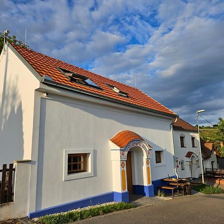 Pod Vinohradem - Apartmany & Vinne Sklepy Mutěnice Buitenkant foto