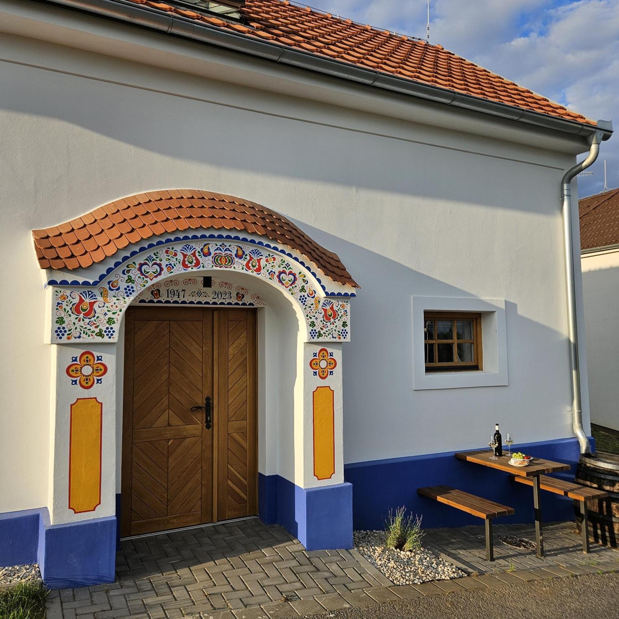 Pod Vinohradem - Apartmany & Vinne Sklepy Mutěnice Buitenkant foto