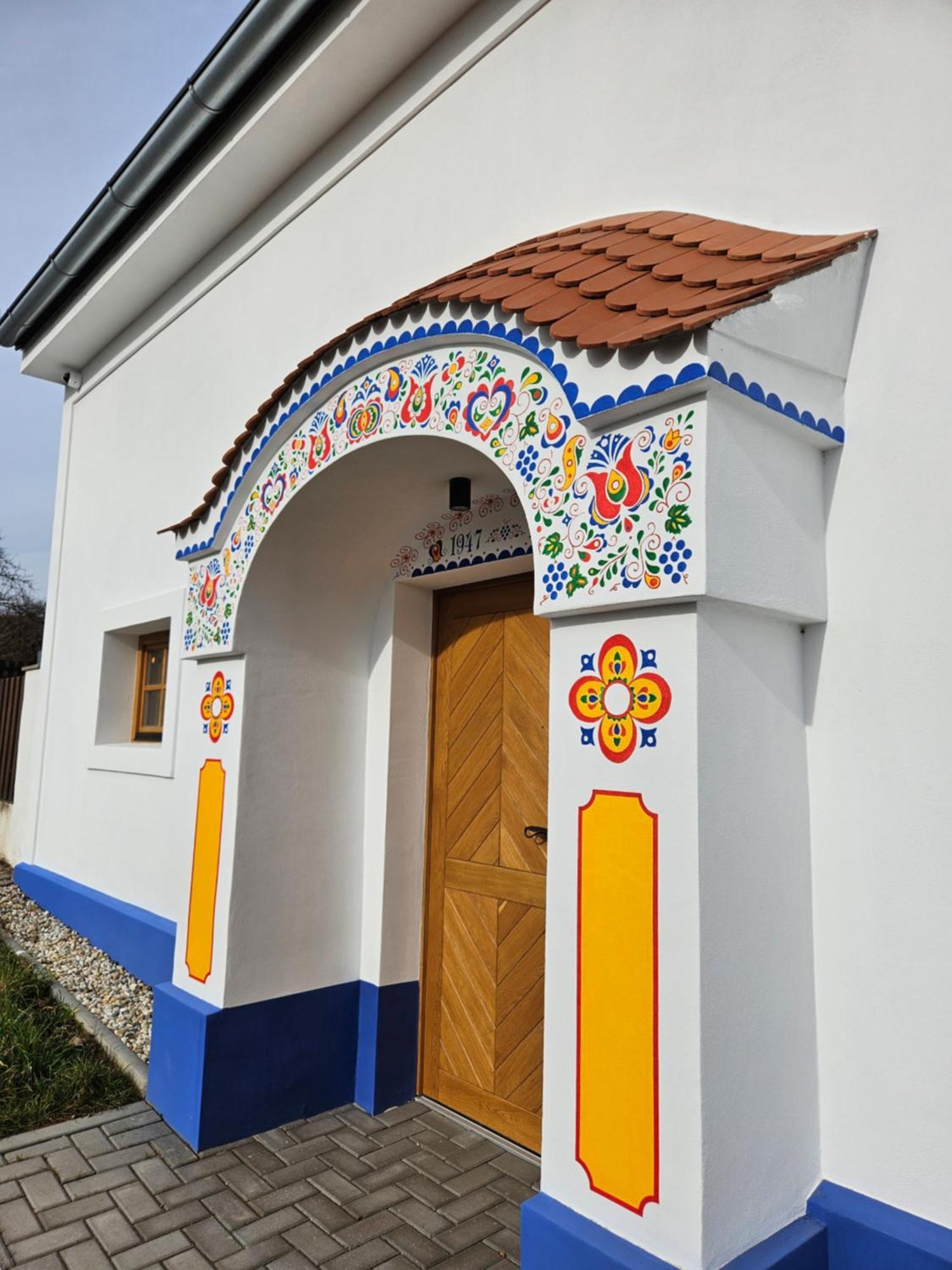 Pod Vinohradem - Apartmany & Vinne Sklepy Mutěnice Buitenkant foto