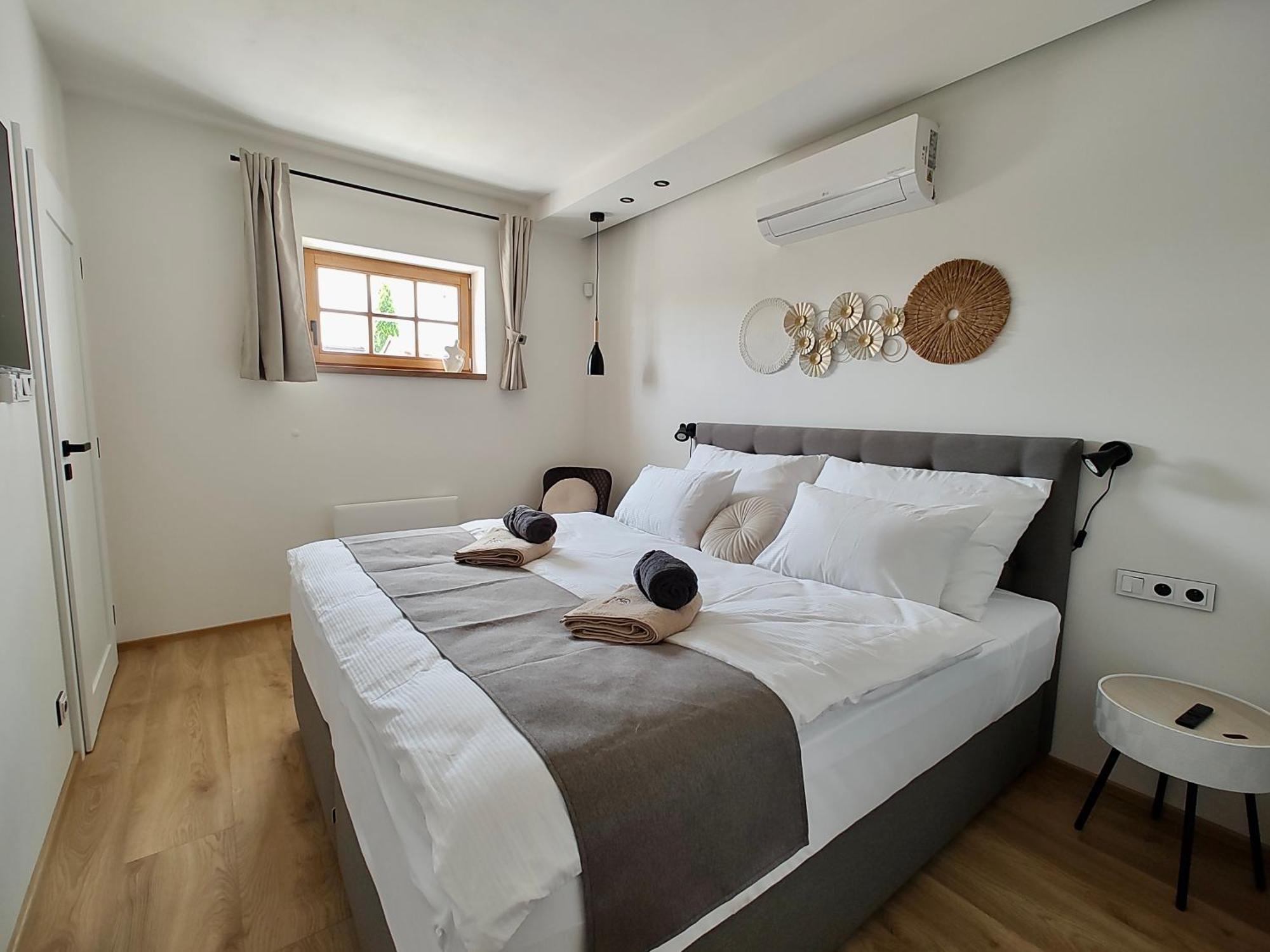 Pod Vinohradem - Apartmany & Vinne Sklepy Mutěnice Buitenkant foto